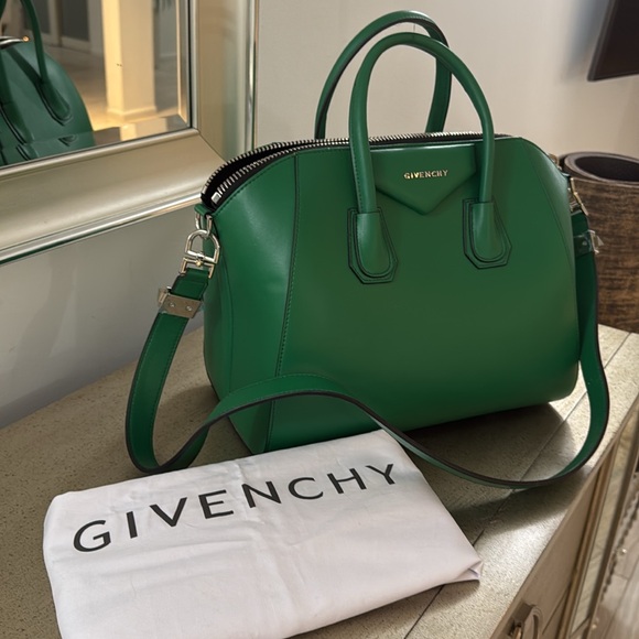 Givenchy ANTIGONA GREEN BAG - Picture 8 of 8